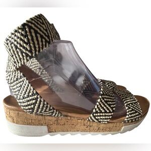 Catherine Malandrino Boho festival Wedge Platform Black and White Sandals size 9